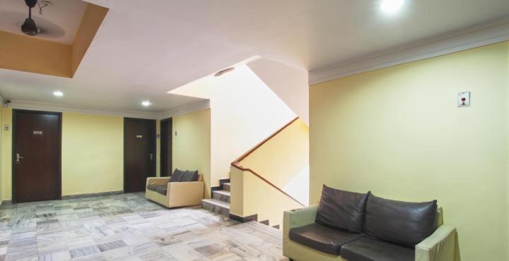 Hotel Golden Palace Pvt Ltd Мумбай Екстериор снимка