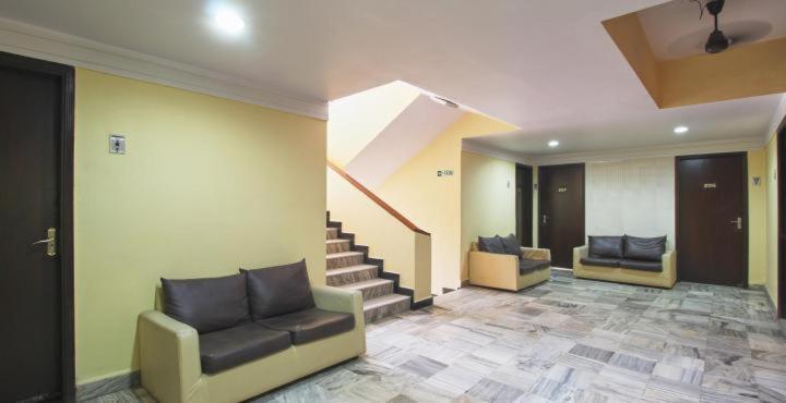 Hotel Golden Palace Pvt Ltd Мумбай Екстериор снимка